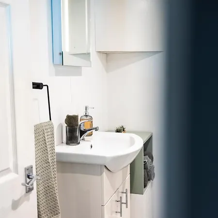 Hereford Central Apartment - Inc Free Parking, Wifi, Full Kitchen, Smart Tv - Spring Deal Exterior photo