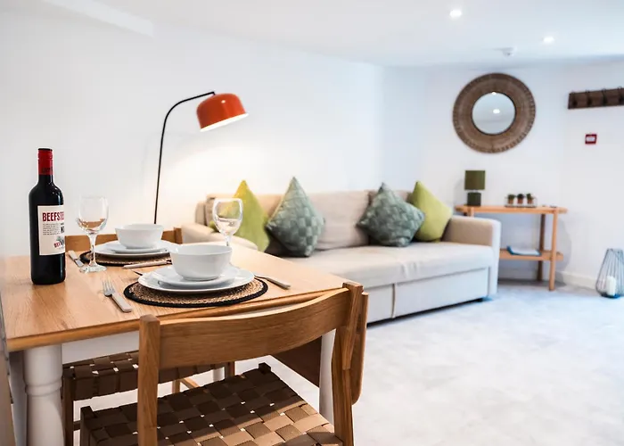 Hereford Central Apartment - Inc Free Parking, Wifi, Full Kitchen, Smart Tv - Spring Deal