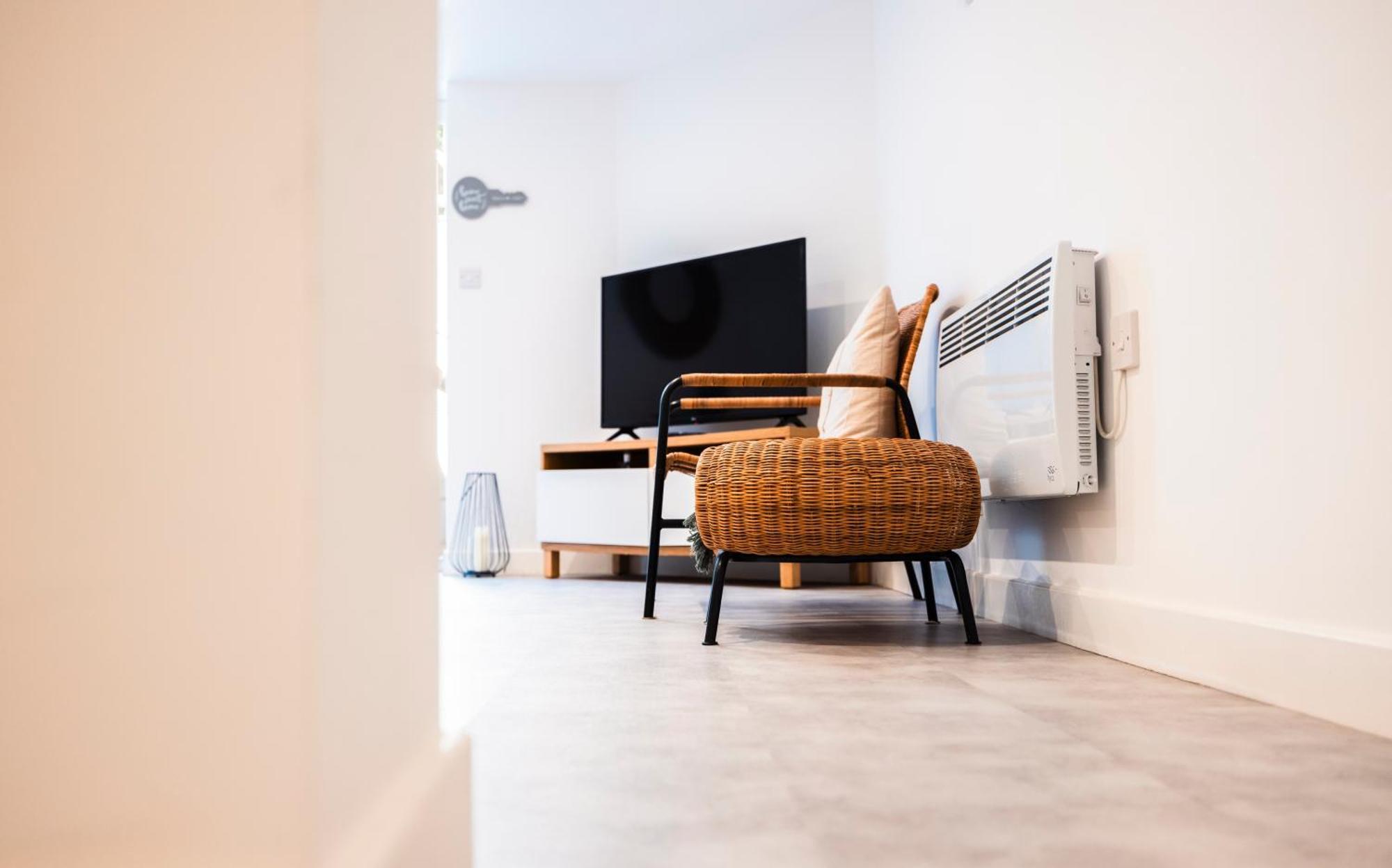 - Inc Free Parking, Wifi, Full Kitchen, Smart Tv - Spring Apartamento *
