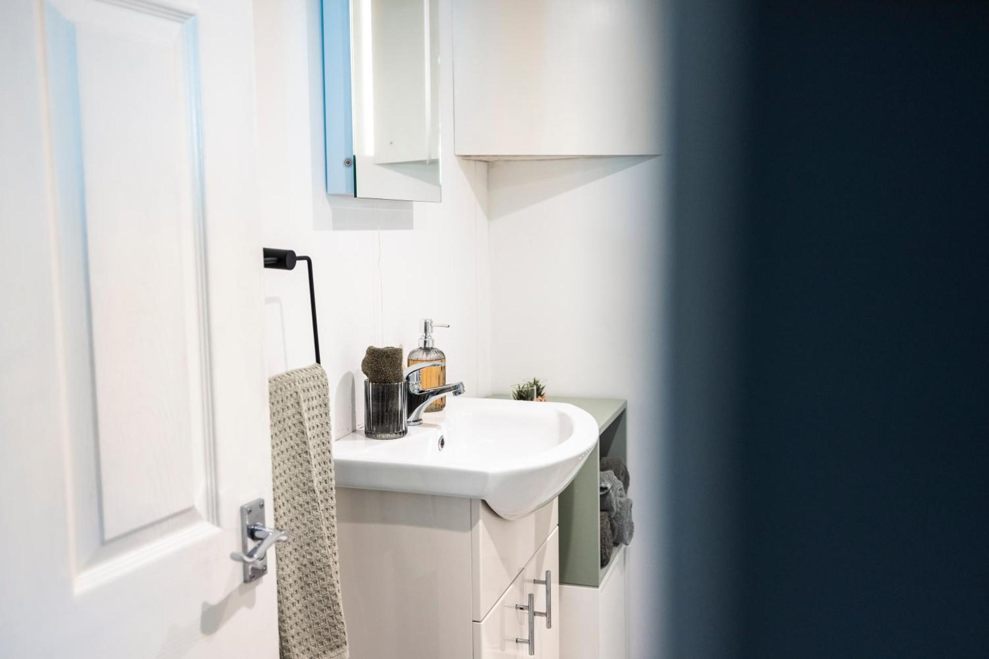 - Inc Free Parking, Wifi, Full Kitchen, Smart Tv - Spring Apartamento Hereford