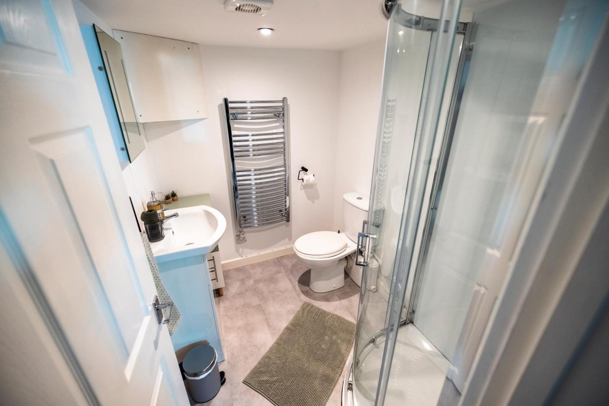 - Inc Free Parking, Wifi, Full Kitchen, Smart Tv - Spring Apartamento Hereford